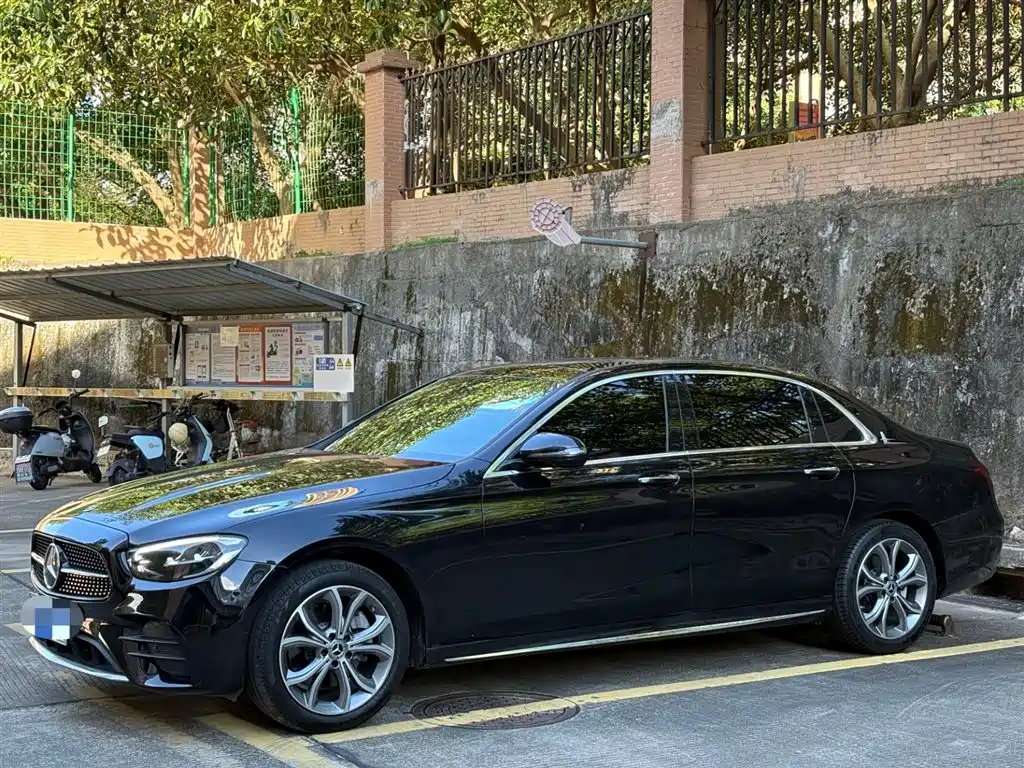 Mercedes-Benz E-Class 2022