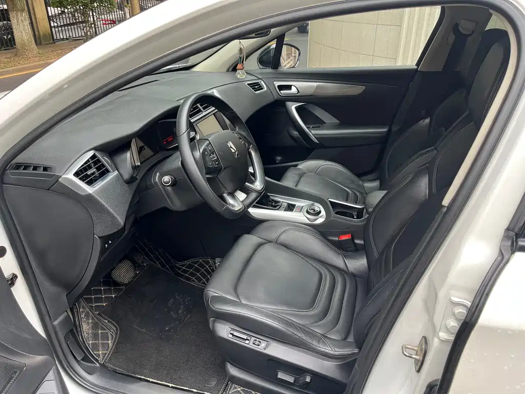 DS 6 2016 1.6T Luxury THP160