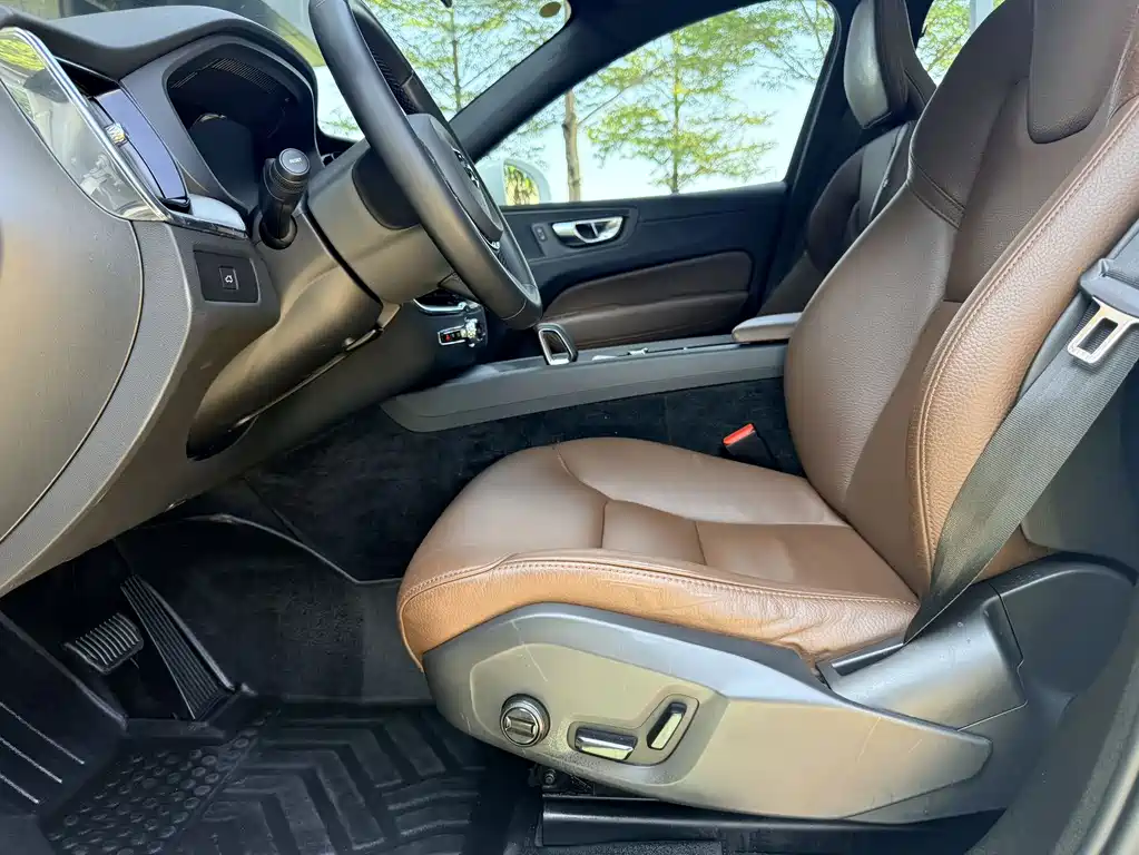 Volvo XC60 — миниатюра 10