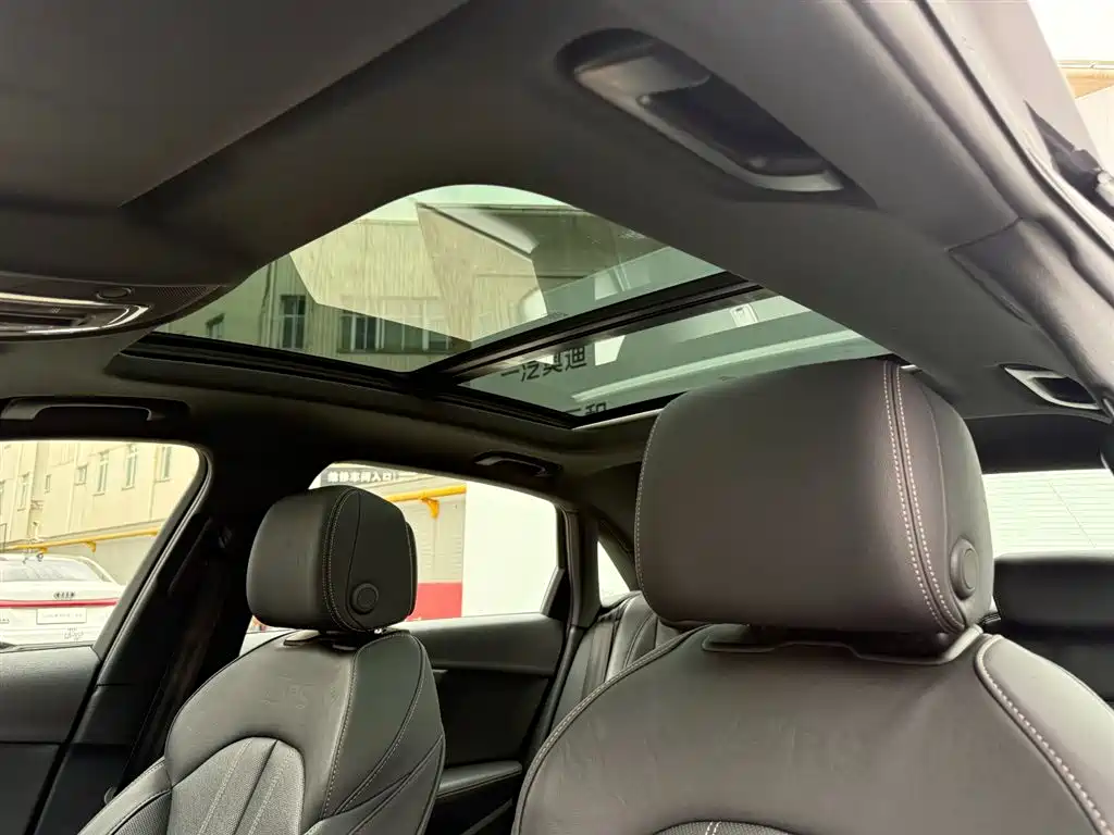 Audi A4L 2024 40 TFSI quattro RS
