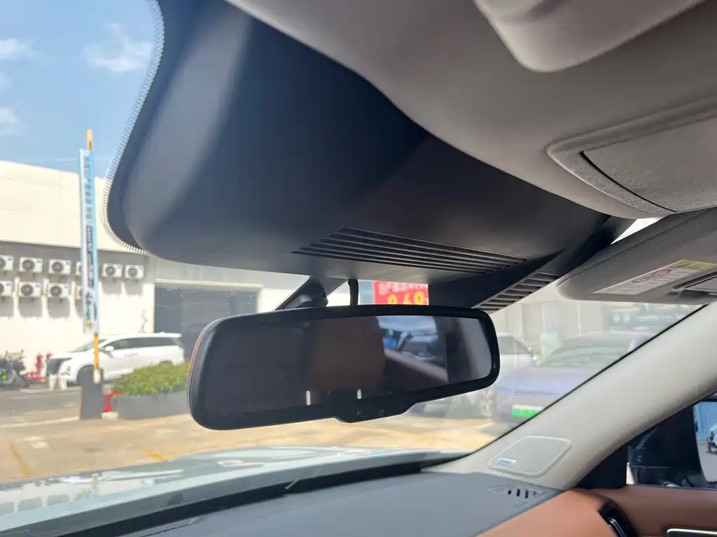 NISSAN EXPLORING THE LAND