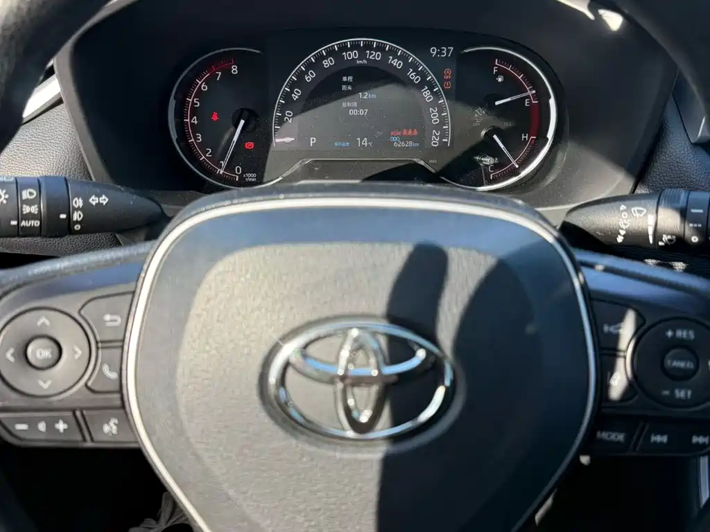 Toyota RAV4 — миниатюра 9