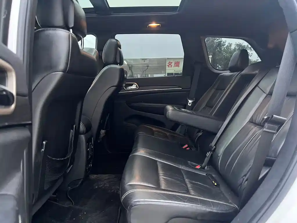 Jeep Grand Cherokee (Import) — миниатюра 6