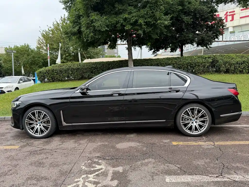 BMW 7 Series — миниатюра 3