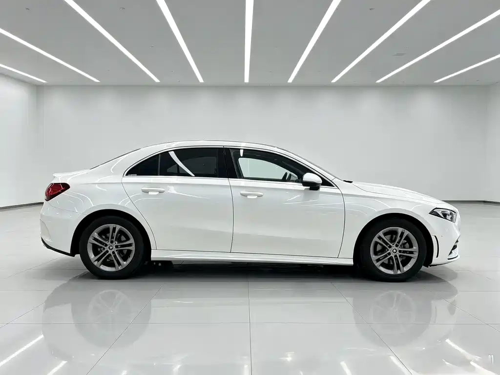 Mercedes-Benz A-Class — миниатюра 8
