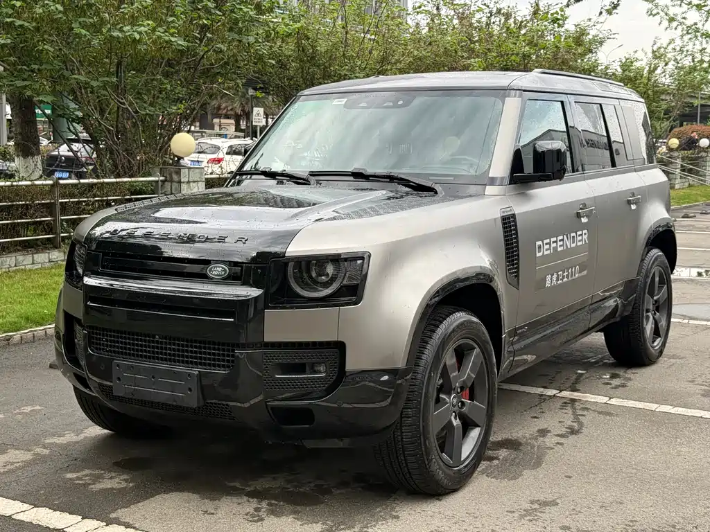 Land Rover Defender 2024