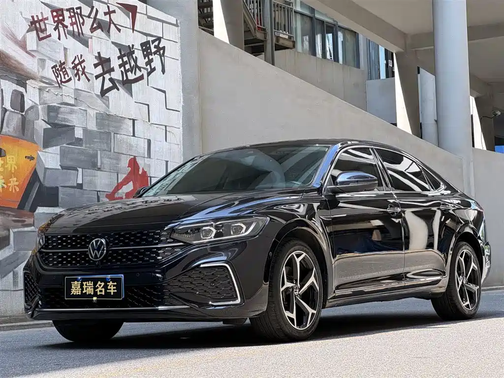 Volkswagen Passat 2023 330TSI Luxury
