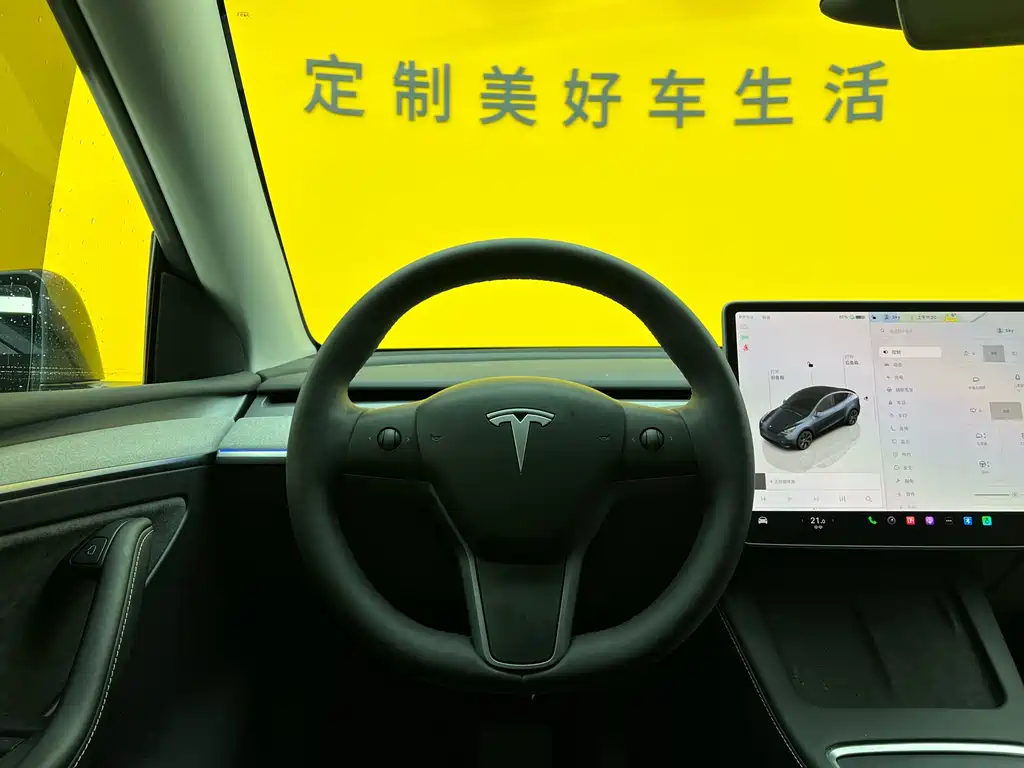 TESLA MODEL Y