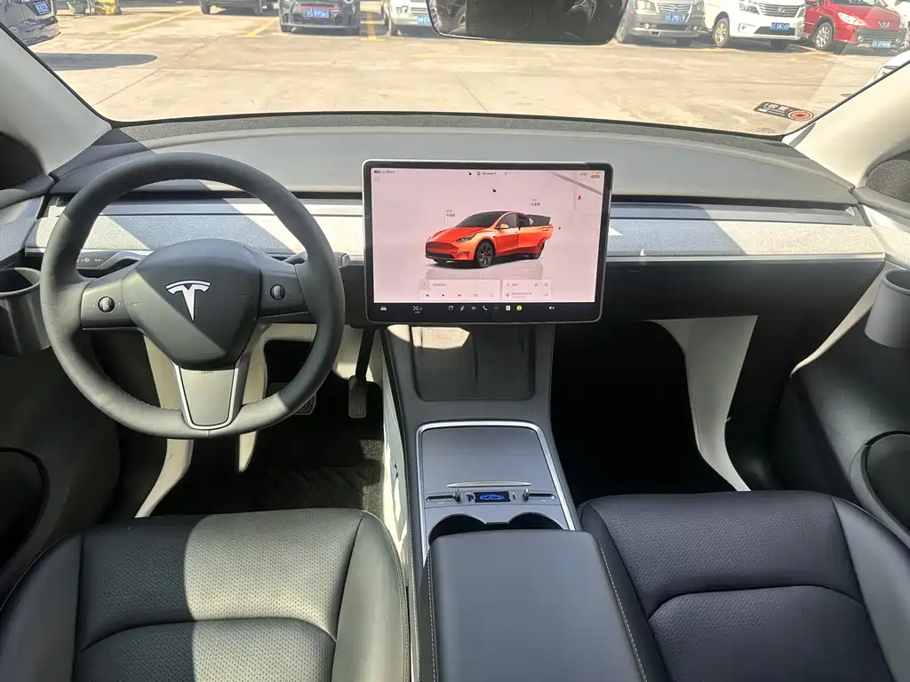 TESLA MODEL Y
