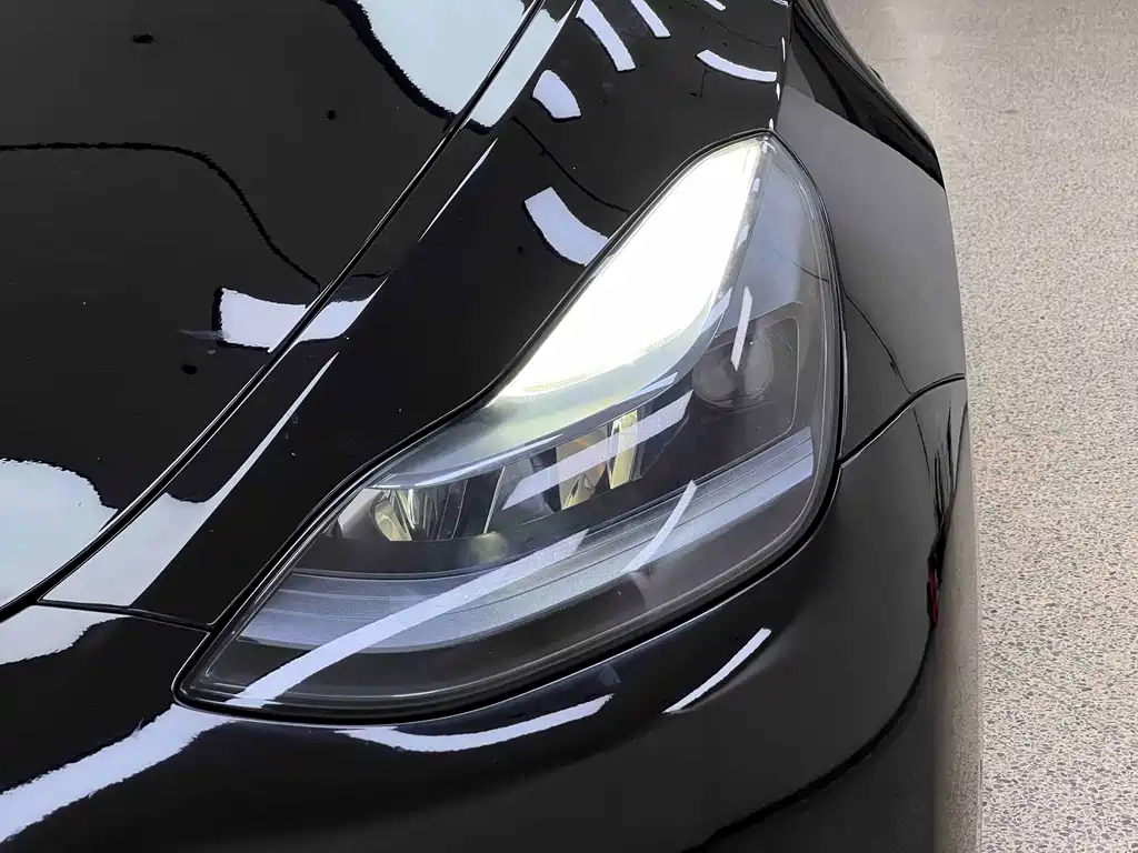 Tesla Model Y — миниатюра 8