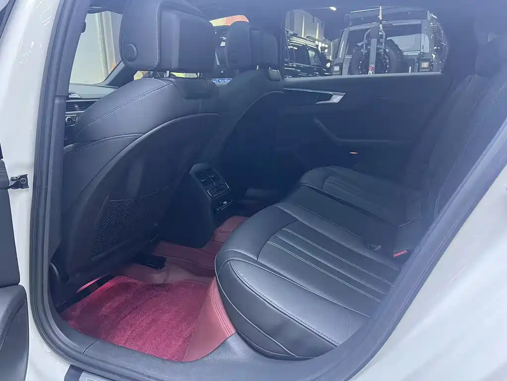 Audi A4L 2023 40 TFSI Luxury