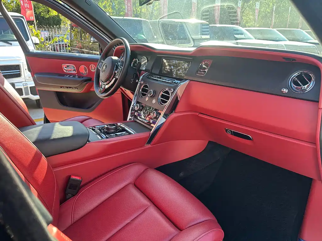 Rolls-Royce Cullinan — миниатюра 16