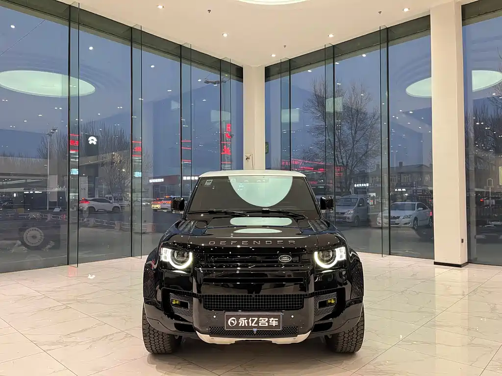 Land Rover Defender 2023