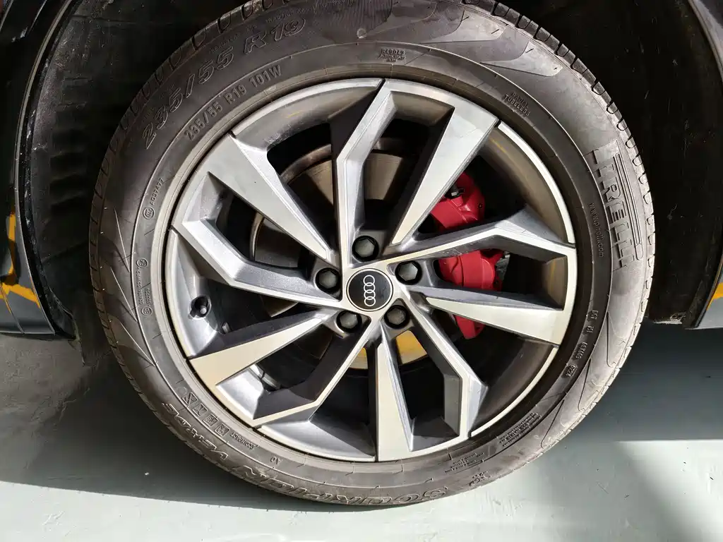 Audi Q5L 2025 40 TFSI Luxury