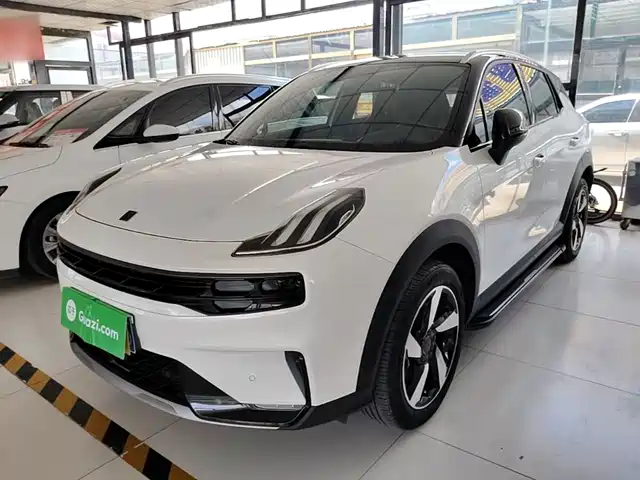 2021 Lynk & Co 06