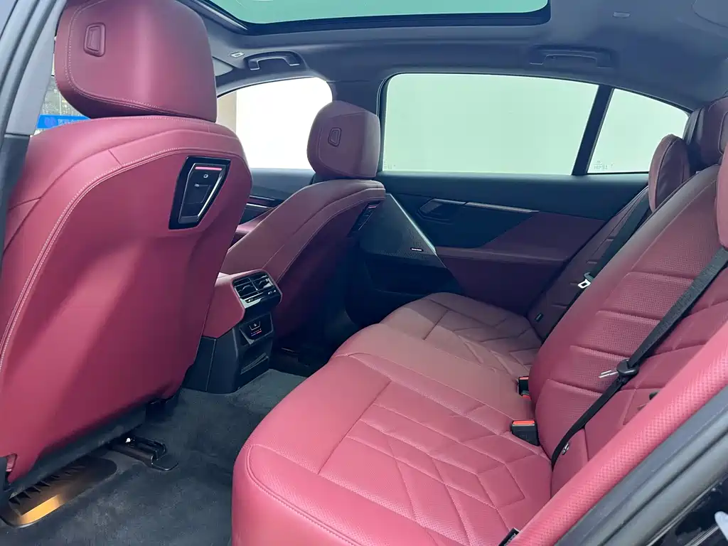 BMW 5 Series — миниатюра 19