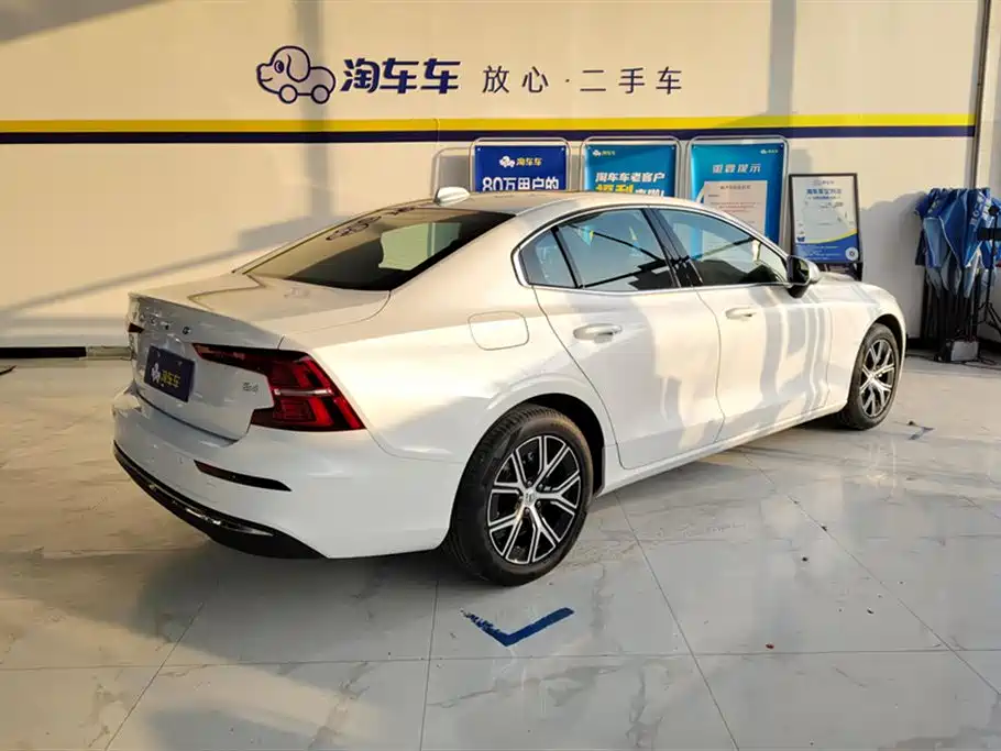 Volvo S60 2026 B4 Luxury