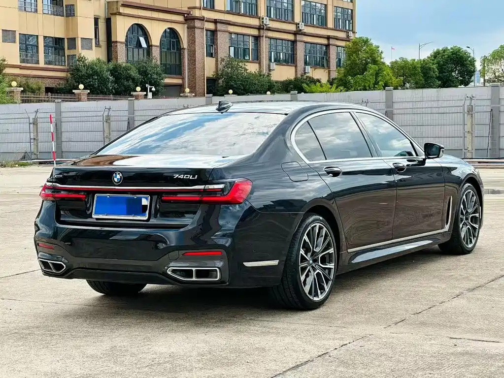 BMW 7 Series 740Li Leading Type M Sport Package, фото 7