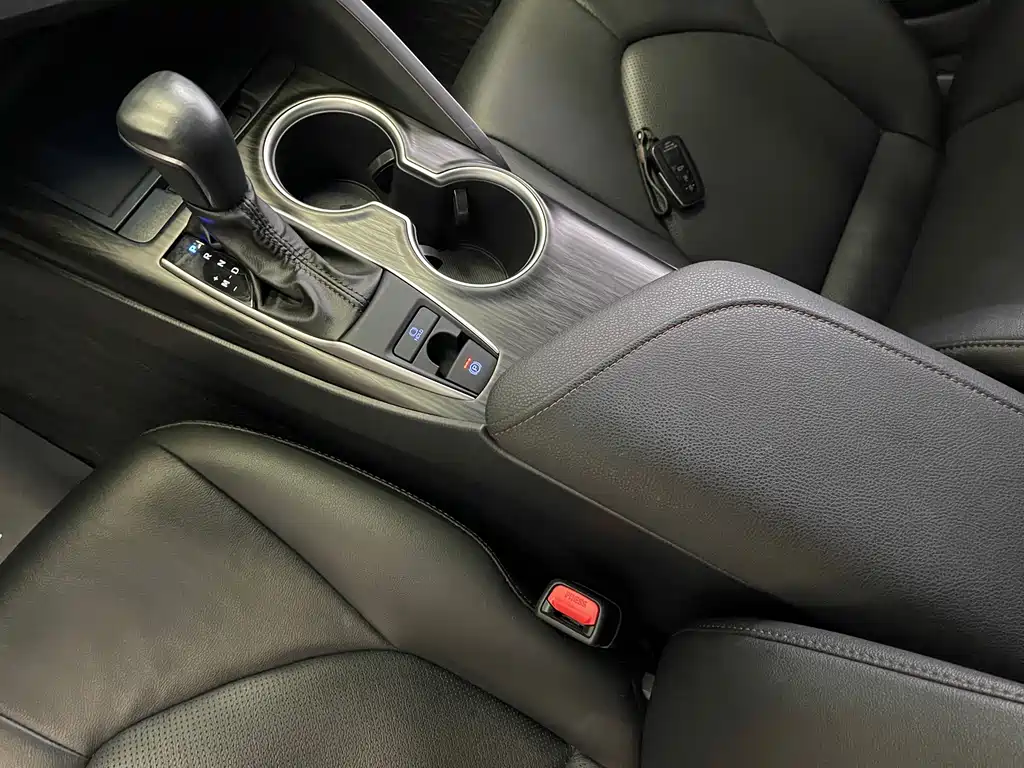 Toyota Camry — миниатюра 11