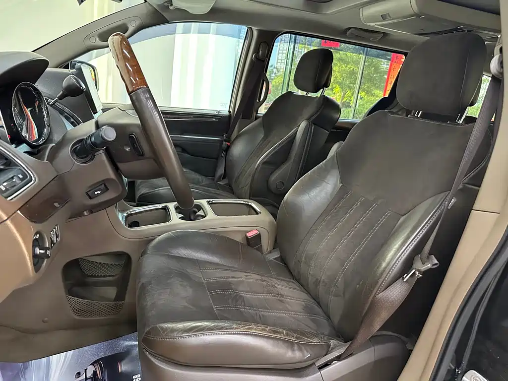 Chrysler Grand Voyager (Import) 3.6L Luxury Edition, фото 16