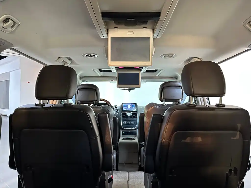 Chrysler Grand Voyager (Import) 3.6L Luxury Edition, фото 22