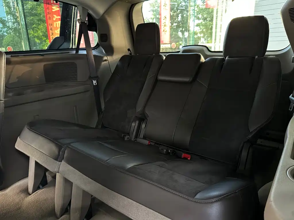 Chrysler Grand Voyager (Import) 3.6L Luxury Edition, фото 21