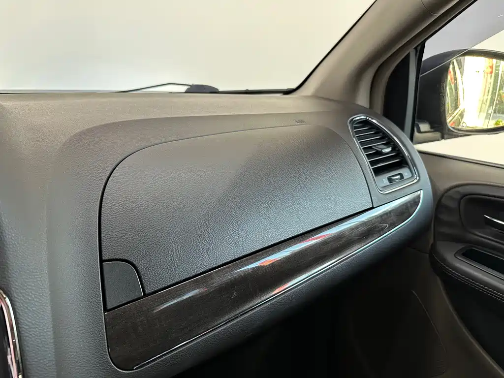 Chrysler Grand Voyager (Import) 3.6L Luxury Edition, фото 12