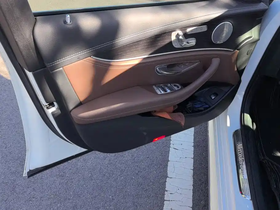 Mercedes-Benz E-Class — миниатюра 7