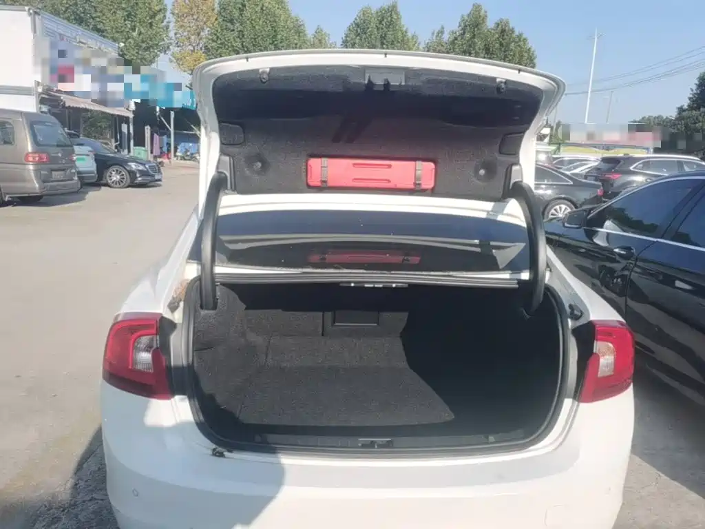 Volvo S60 — миниатюра 19