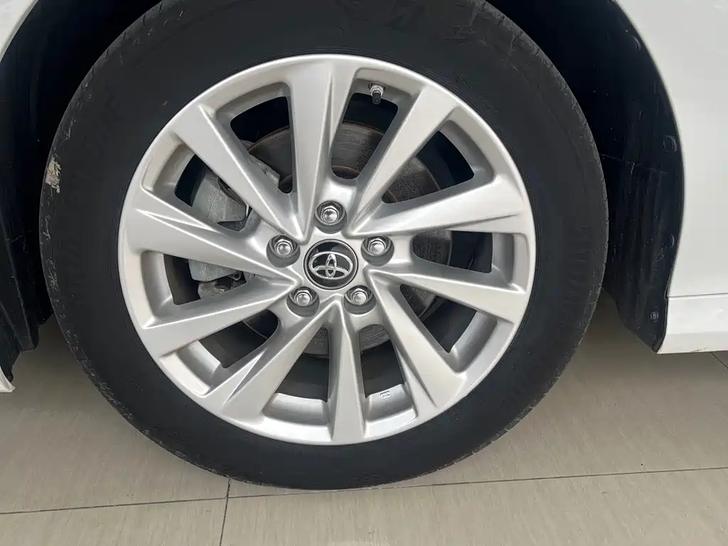 Toyota Camry — миниатюра 12