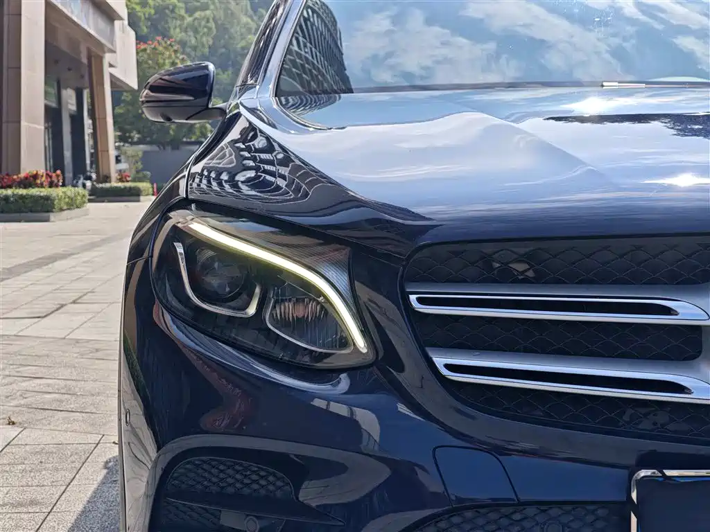 MERCEDES-BENZ GLC