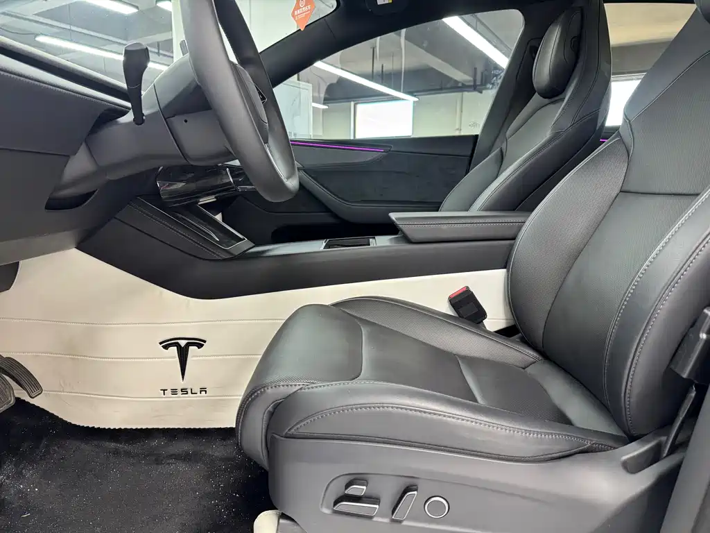 Tesla Model Y L — миниатюра 5