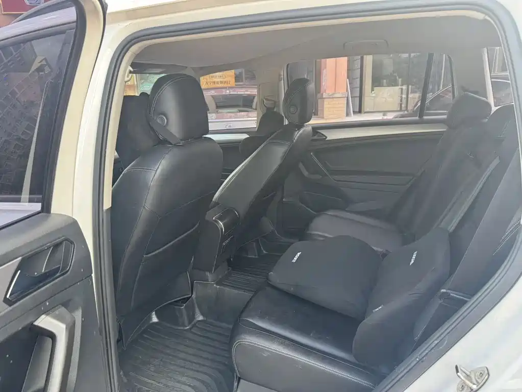 Volkswagen Tiguan L — миниатюра 15