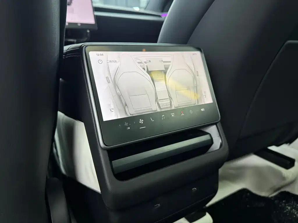 Tesla Model Y L — миниатюра 9