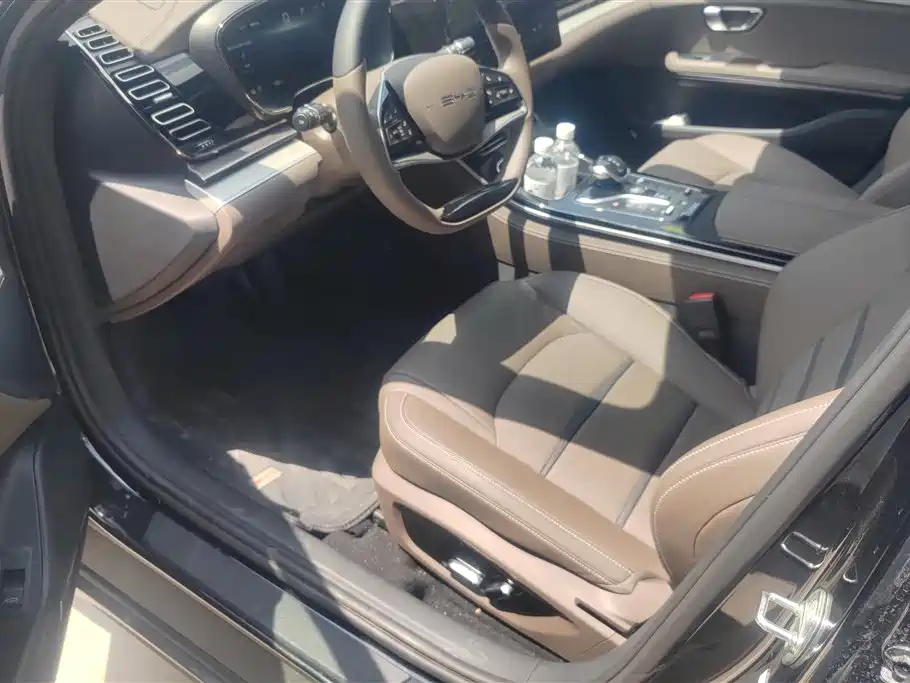 BYD E9 2025 506 Luxury