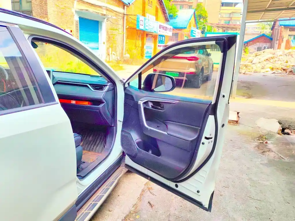 Toyota RAV4 — миниатюра 19