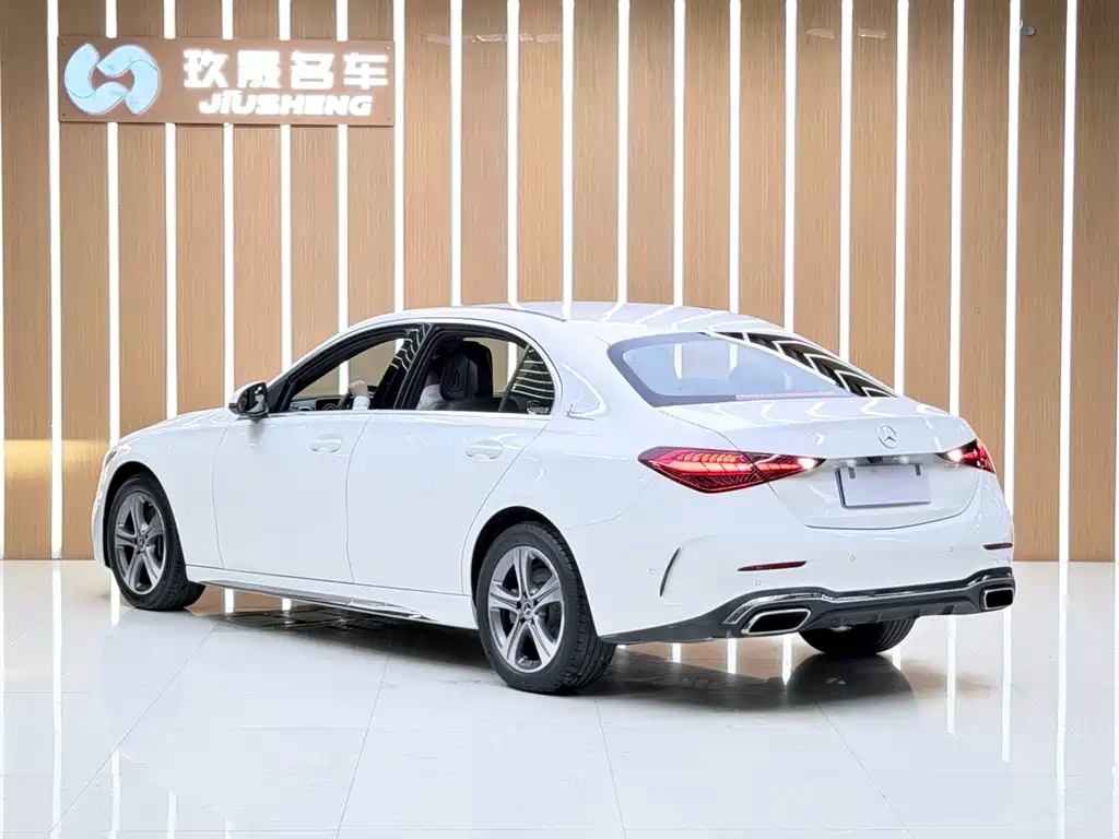 Mercedes-Benz C-Class — миниатюра 16