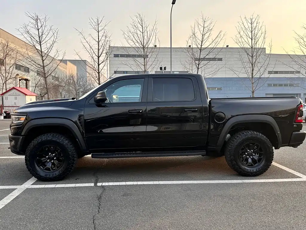 Ram Trucks 2023 6.2T AT