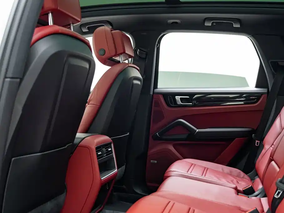 Porsche Cayenne — миниатюра 10