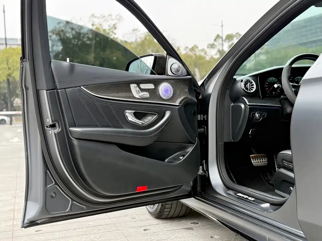 MERCEDES-BENZ E CLASS AMG