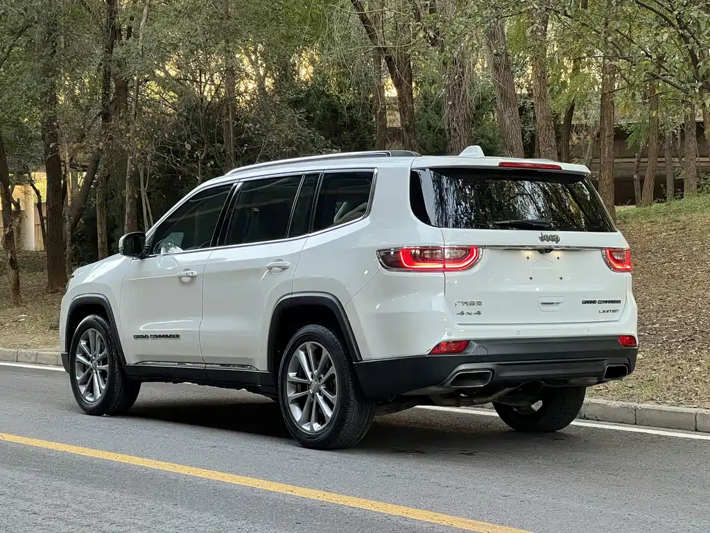 Jeep Grand Commander — миниатюра 8