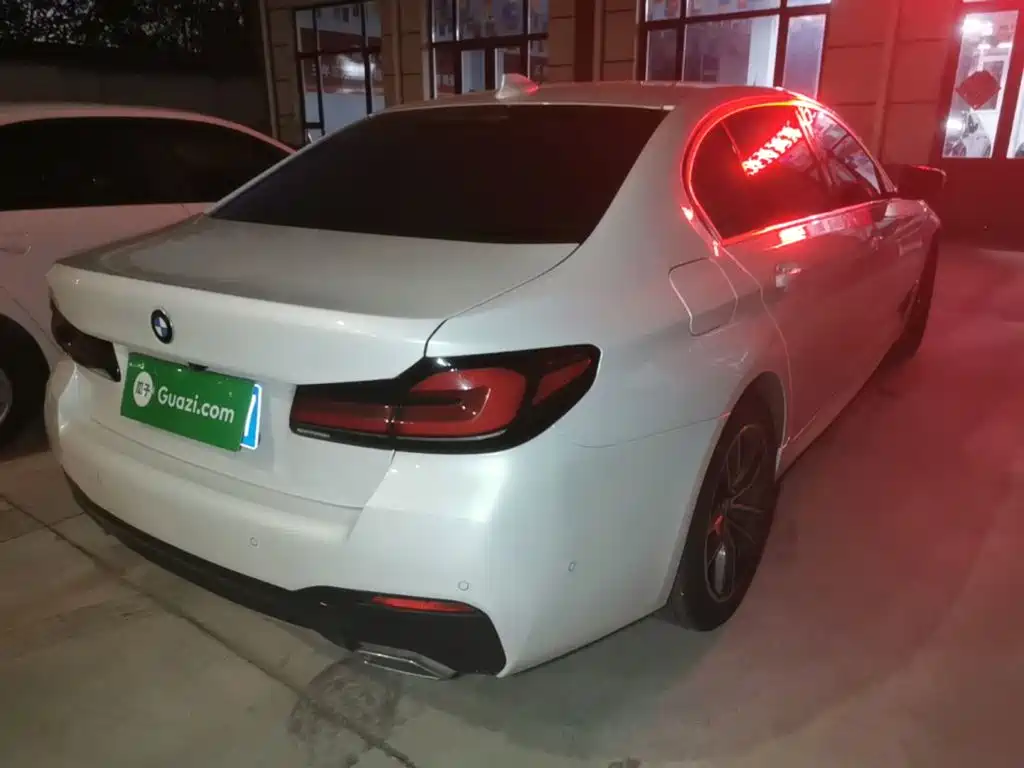 BMW 5 Series — миниатюра 7