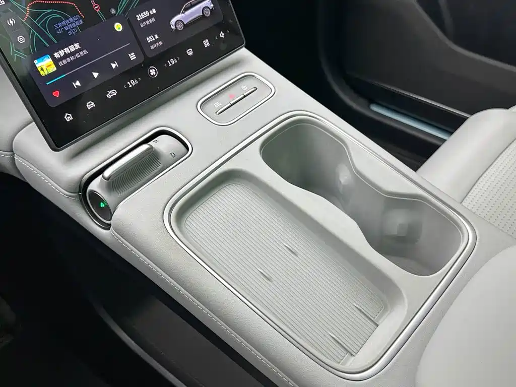 NIO ES6 — миниатюра 17