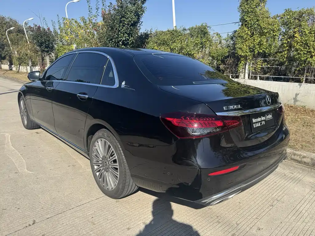 MERCEDES-BENZ E CLASS