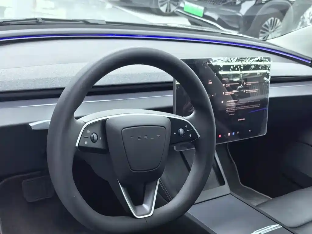 Tesla Model 3 — миниатюра 7
