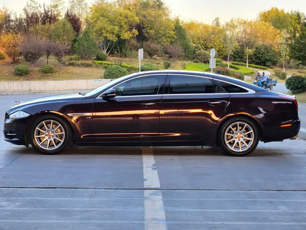 Jaguar XJ — миниатюра 3