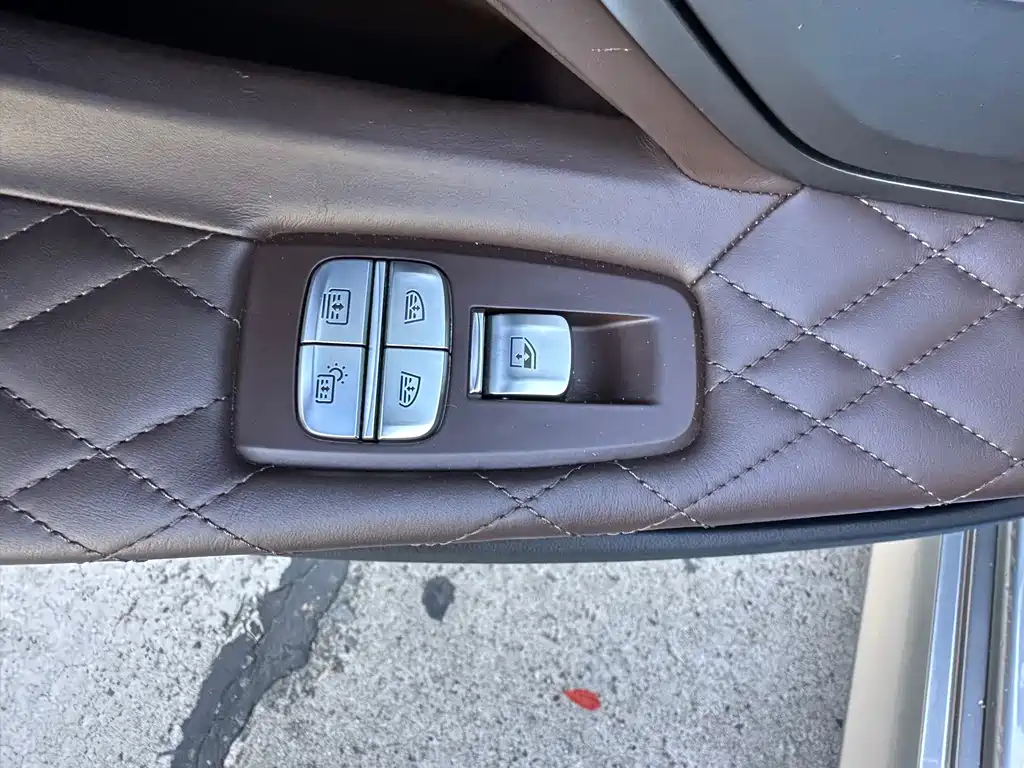 BMW 7 Series — миниатюра 19