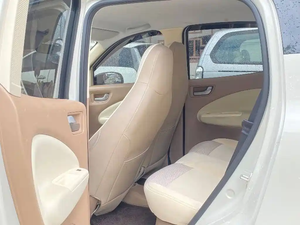Wuling MINIEV — миниатюра 4