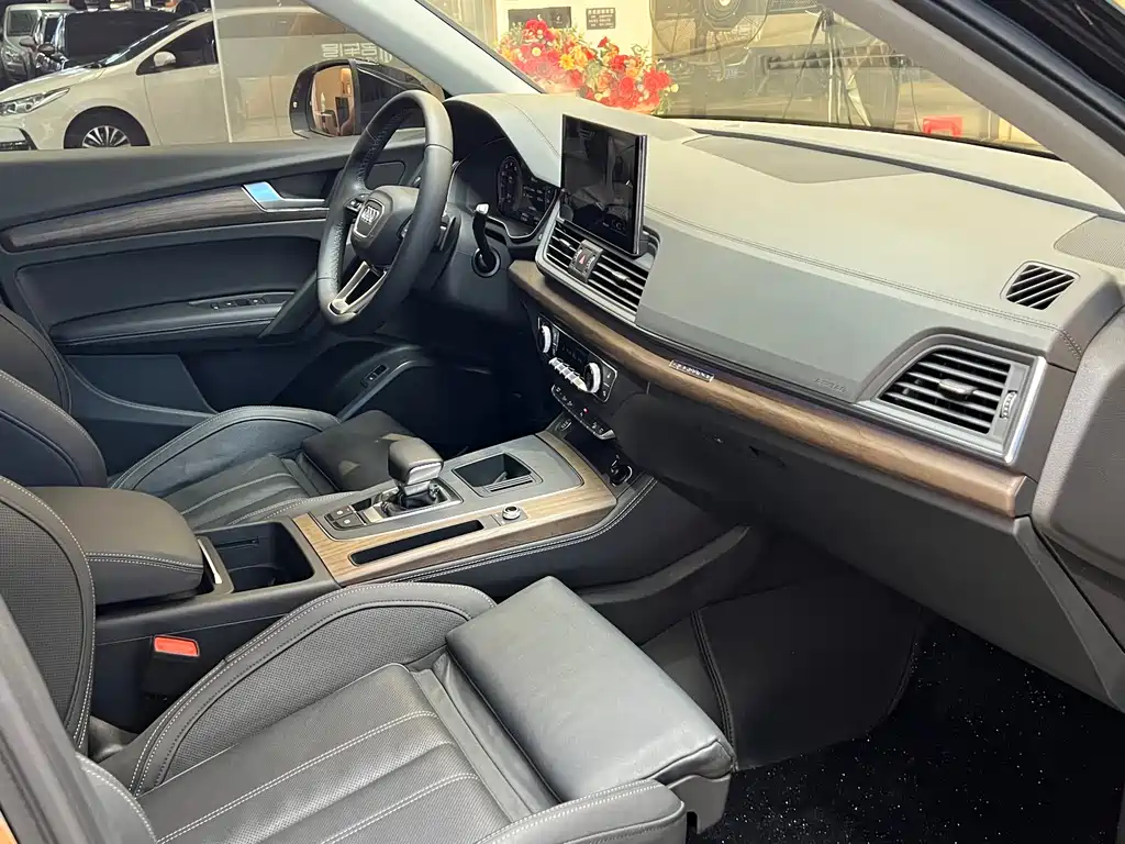 Audi Q5L 2022 40T Luxury