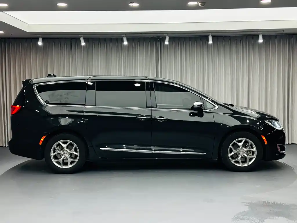 Chrysler Grand Voyager (Import) — миниатюра 7